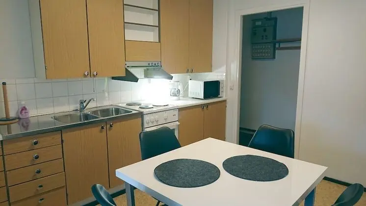 Studio Apartment with shared bathroom - 8 -