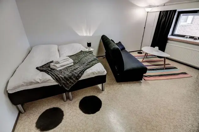 Studio Apartment with shared bathroom - 8 -