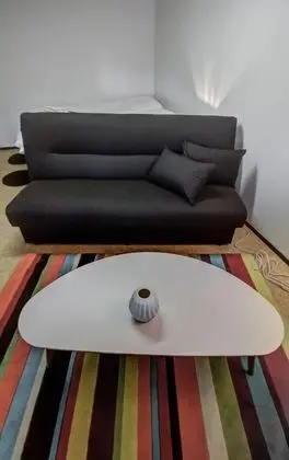 Studio Apartment with shared bathroom - 8 -