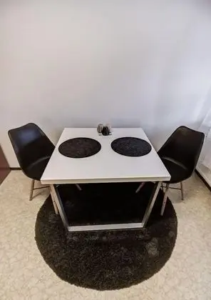 Studio Apartment with shared bathroom - 8 -