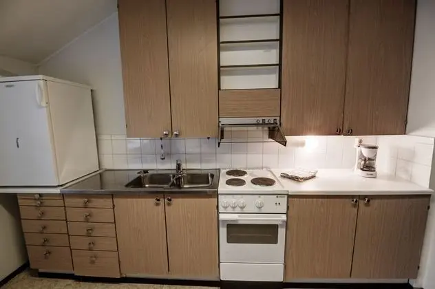 Studio Apartment with shared bathroom - 8 -