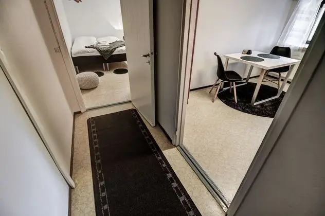 Studio Apartment with shared bathroom - 8 -