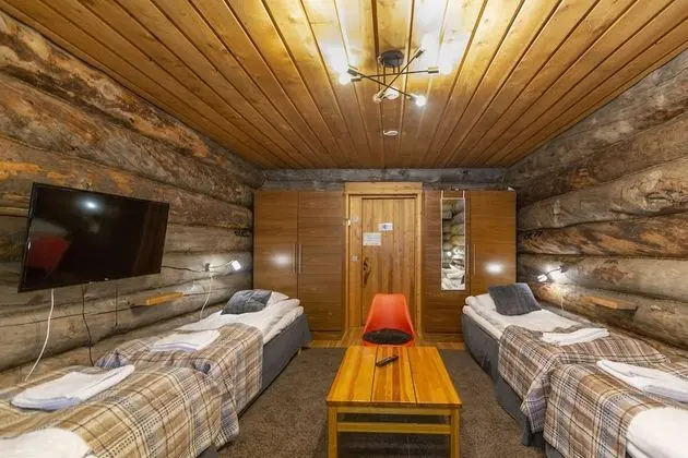 Quadruple-Room with Shared Bathroom -62- Kaira