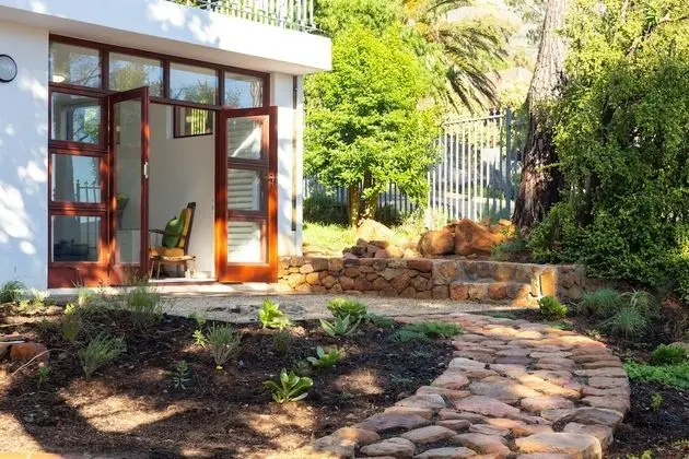 Standard Apart Daire, Bahçe Manzaralı