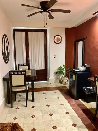 Deluxe Tek Büyük Yataklı Oda, 2 Çift Kişilik Yatak, Buzdolabı, Havuz Kenarı