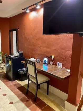 Deluxe Tek Büyük Yataklı Oda, 2 Çift Kişilik Yatak, Buzdolabı, Havuz Kenarı