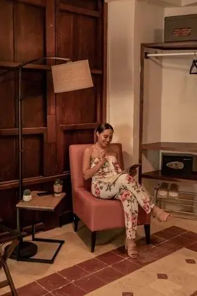 Deluxe Tek Büyük Yataklı Oda, 2 Çift Kişilik Yatak, Buzdolabı, Havuz Kenarı