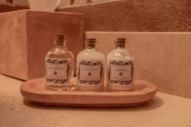 Deluxe Tek Büyük Yataklı Oda, 2 Çift Kişilik Yatak, Buzdolabı, Havuz Kenarı