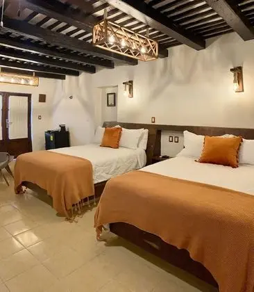 Deluxe Tek Büyük Yataklı Oda, 2 Çift Kişilik Yatak, Buzdolabı, Havuz Manzaralı