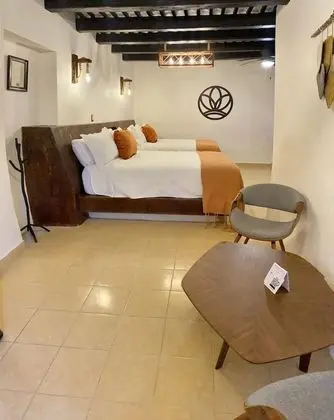 Deluxe Tek Büyük Yataklı Oda, 2 Çift Kişilik Yatak, Buzdolabı, Havuz Manzaralı