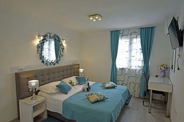 Premium Tek Büyük veya İki Ayrı Yataklı Oda (Dvornikova street, Annex)