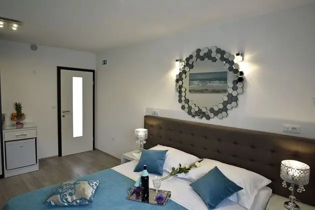 Premium Tek Büyük veya İki Ayrı Yataklı Oda (Dvornikova street, Annex)