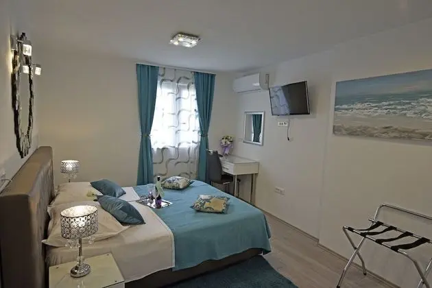 Premium Tek Büyük veya İki Ayrı Yataklı Oda (Dvornikova street, Annex)