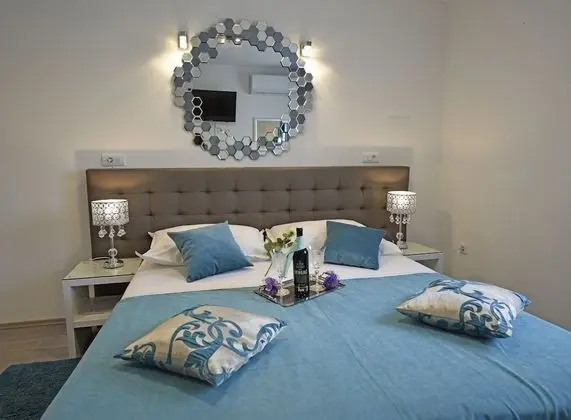 Premium Tek Büyük veya İki Ayrı Yataklı Oda (Dvornikova street, Annex)