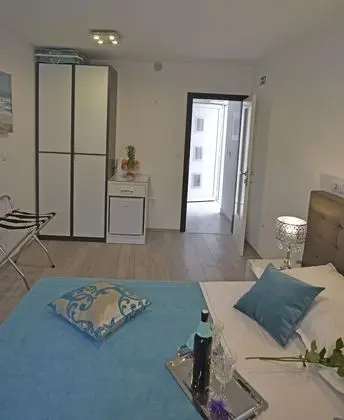 Premium Tek Büyük veya İki Ayrı Yataklı Oda (Dvornikova street, Annex)