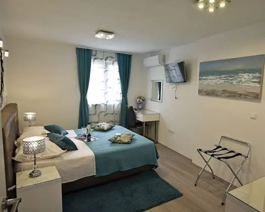 Premium Tek Büyük veya İki Ayrı Yataklı Oda (Dvornikova street, Annex)