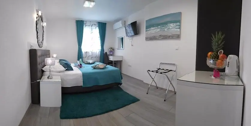 Premium Tek Büyük veya İki Ayrı Yataklı Oda (Dvornikova street, Annex)