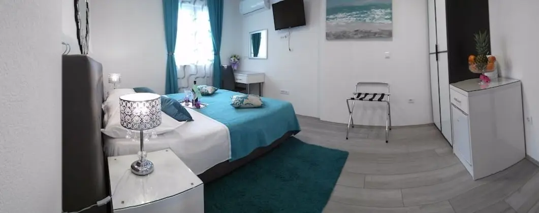 Premium Tek Büyük veya İki Ayrı Yataklı Oda (Dvornikova street, Annex)