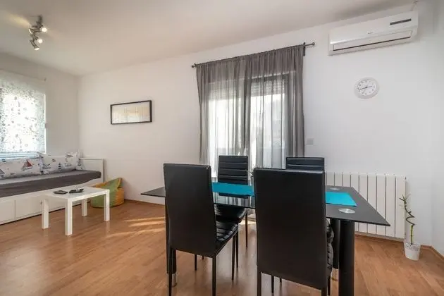 Superior Apart Daire, 1 Büyük (Queen) Boy Yatak ve Çekyat, Balkon, Kısmi Deniz Manzaralı