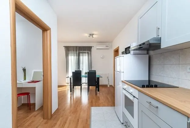 Superior Apart Daire, 1 Büyük (Queen) Boy Yatak ve Çekyat, Balkon, Kısmi Deniz Manzaralı
