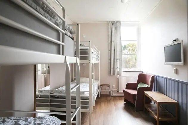 Üç Kişilik Oda, Ortak Banyo (excluding bed linen and towels)