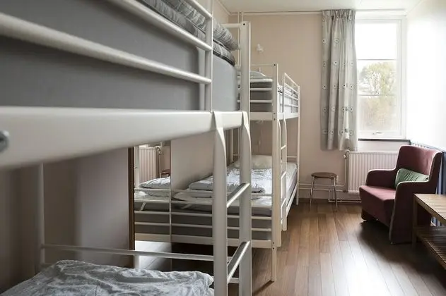 Üç Kişilik Oda, Ortak Banyo (excluding bed linen and towels)