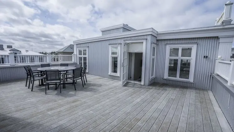 Top Floor Apartment with Kitchenette