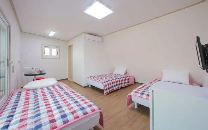 Üç Kişilik Oda