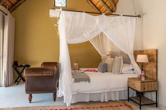 Honeymoon Suite