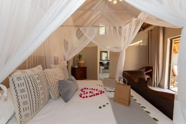 Honeymoon Suite