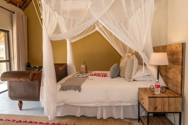 Honeymoon Suite