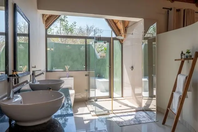 Honeymoon Suite