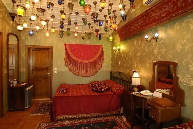 Üç Kişilik Oda