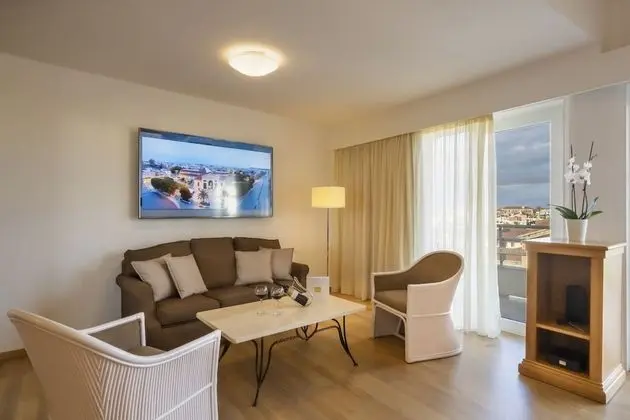 Junior Süit, Şehir Manzaralı (Old Town View)