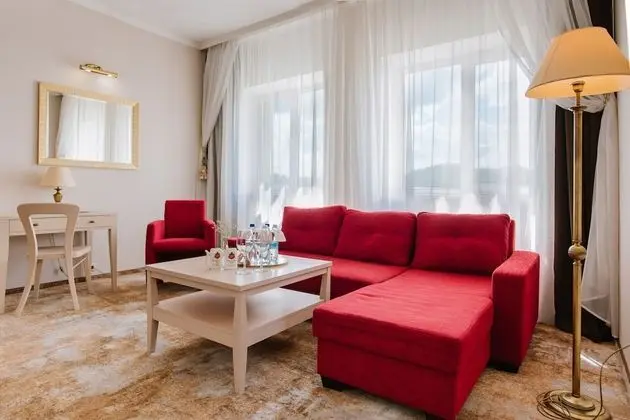 Luxury Oda