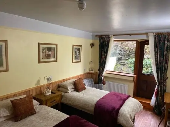 İki Ayrı Yataklı Oda (with Outside Access- Ground Floor)