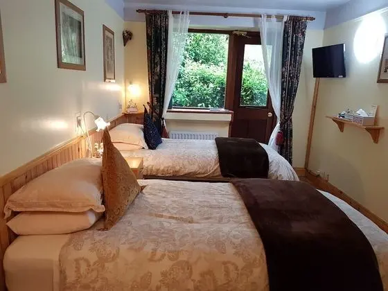 İki Ayrı Yataklı Oda (with Outside Access- Ground Floor)