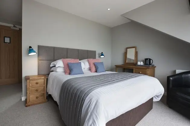 Deluxe Tek Büyük Yataklı Oda, 1 Çift Kişilik Yatak, Balkon, Göl Manzaralı