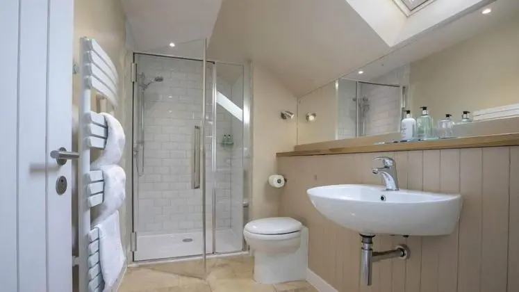 Deluxe Tek Büyük Yataklı Oda, 1 Çift Kişilik Yatak, Balkon, Göl Manzaralı