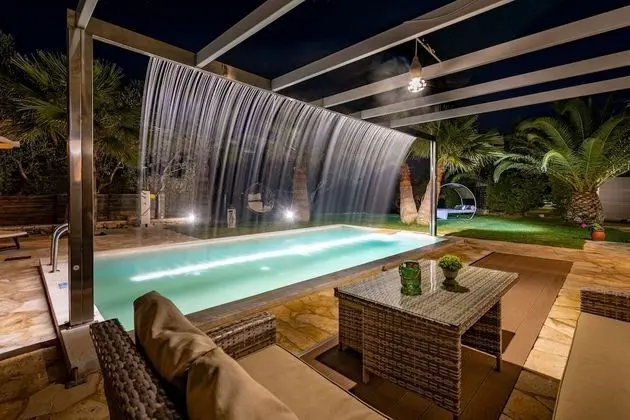 Villa, 4 Yatak Odası, Kişiye Özel Havuzlu (Split Level)