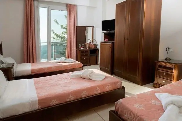 Üç Kişilik Oda, Deniz Manzaralı