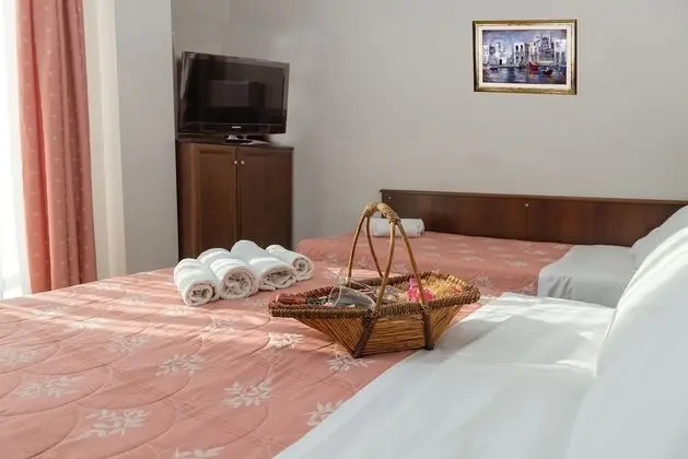 Üç Kişilik Oda, Deniz Manzaralı