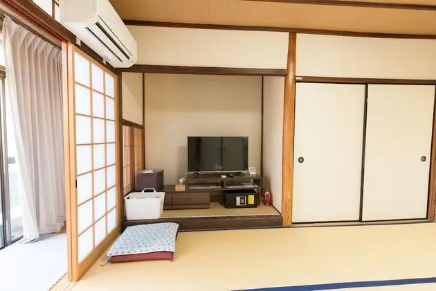 Ev (Hanare, 2 Japanese Futon + 2 Single)