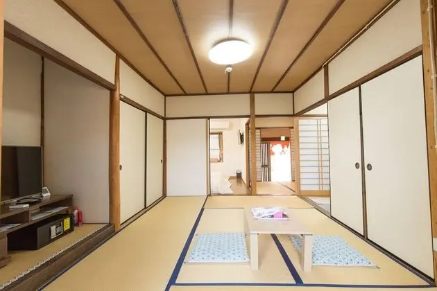 Ev (Hanare, 2 Japanese Futon + 2 Single)