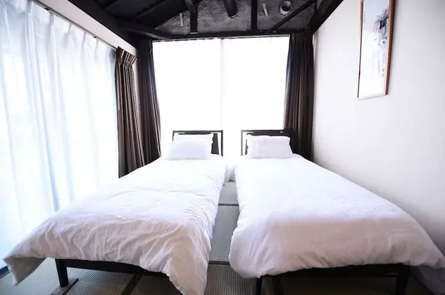 Sıra Ev (4 Single Bed & 2 Futons)