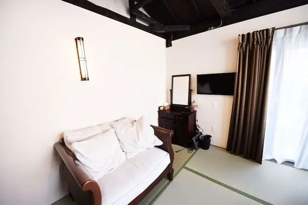 Sıra Ev (4 Single Bed & 2 Futons)
