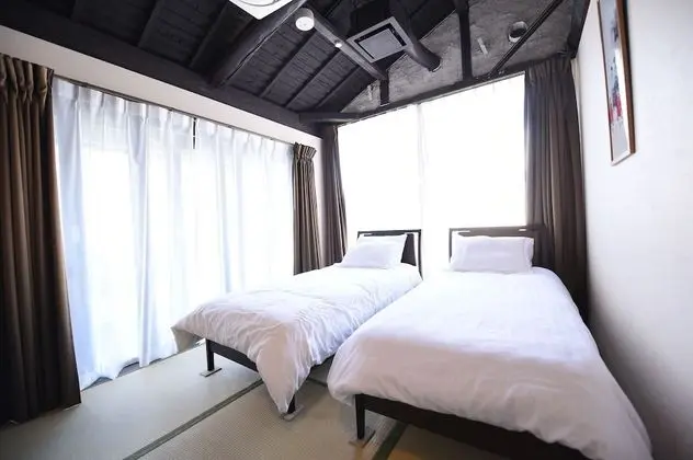 Sıra Ev (4 Single Bed & 2 Futons)