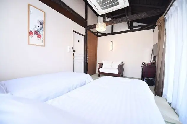 Sıra Ev (4 Single Bed & 2 Futons)