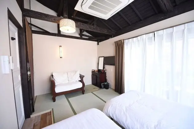 Sıra Ev (4 Single Bed & 2 Futons)