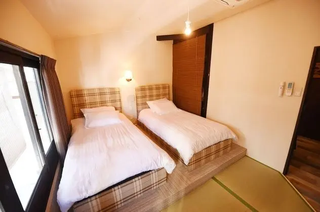 Sıra Ev (4 Single Bed & 2 Futons)